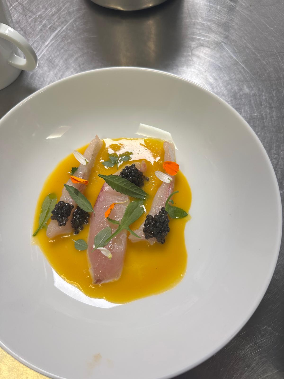 Crudo de poisson, caviar et agrumes